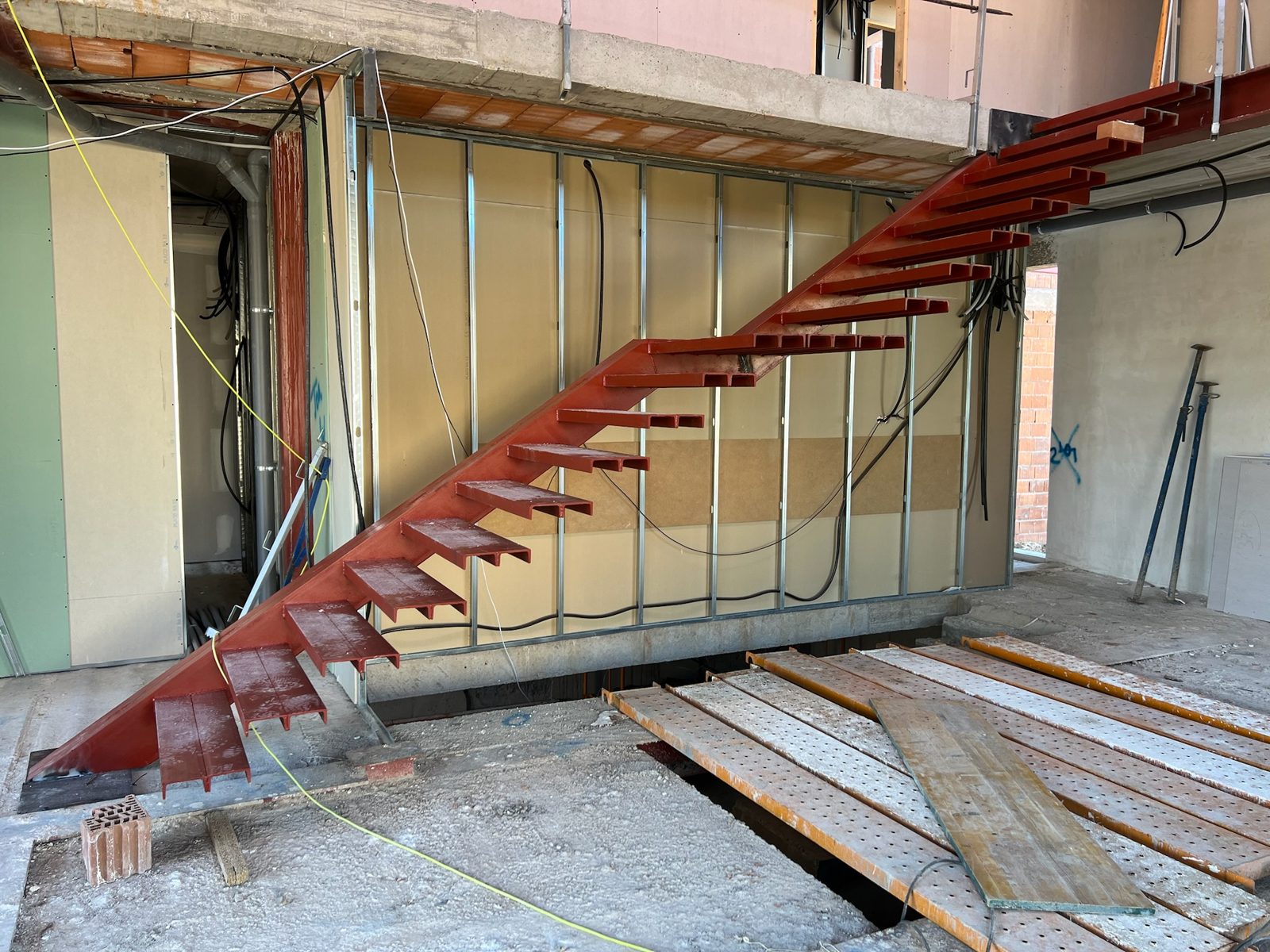 Detalle de la escalera metálica