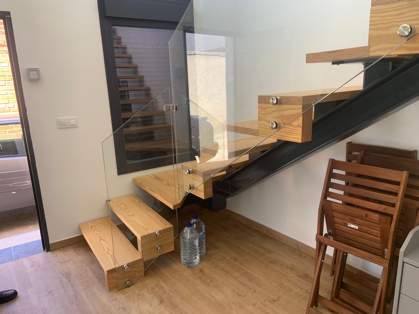 Detalle de los peldaños de madera